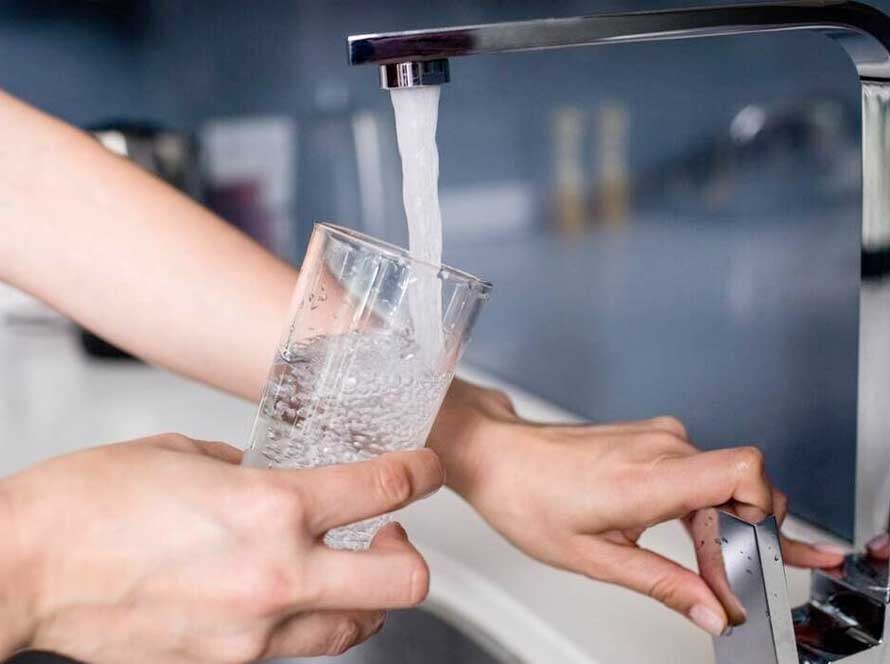 Pression d’eau faible en appartement : causes possibles